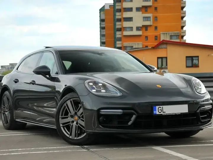 Porsche Panamera 4 Platinum Edition