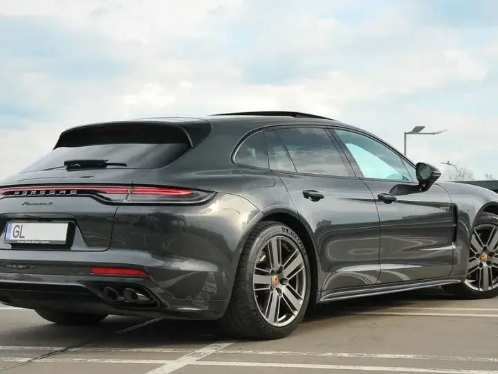 Porsche Panamera 4 Platinum Edition