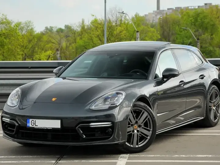 Porsche Panamera 4 Platinum Edition