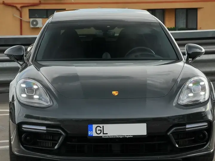 Porsche Panamera 4 Platinum Edition