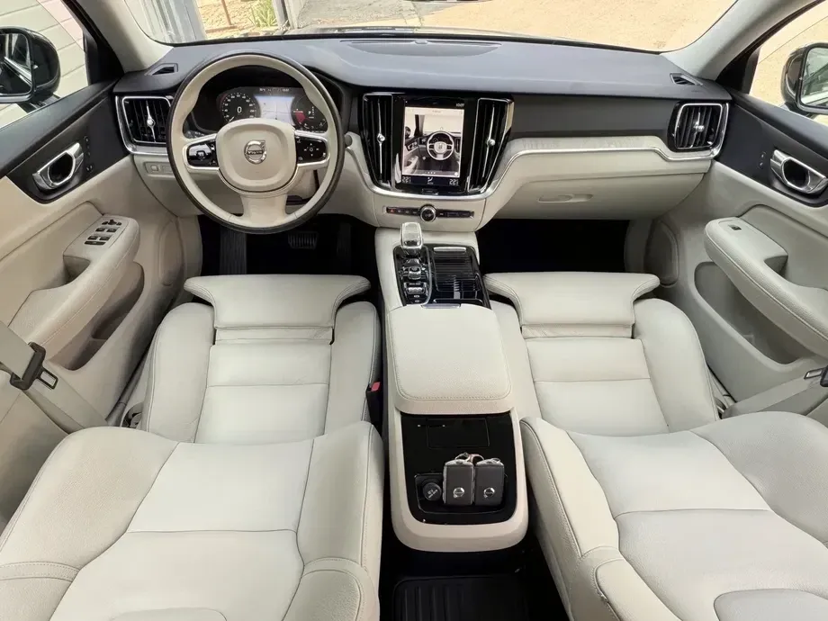 Volvo S60 III T8 Recharge AWD Geartronic Inscription — imagine 2