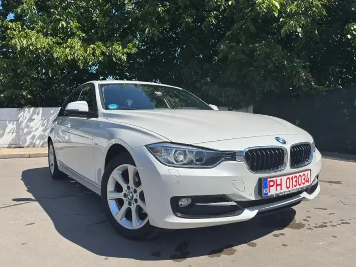 BMW Seria 3 F30/F31/F34 318d Blue Performance Sport Line