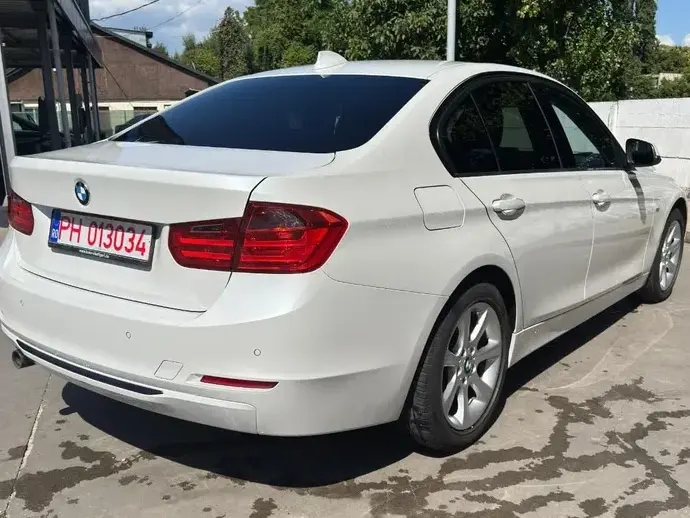 BMW Seria 3 F30/F31/F34 318d Blue Performance Sport Line