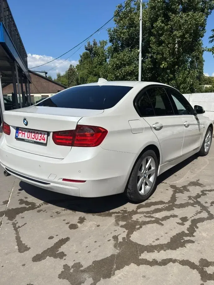 BMW Seria 3 F30/F31/F34 318d Blue Performance Sport Line — imagine 4