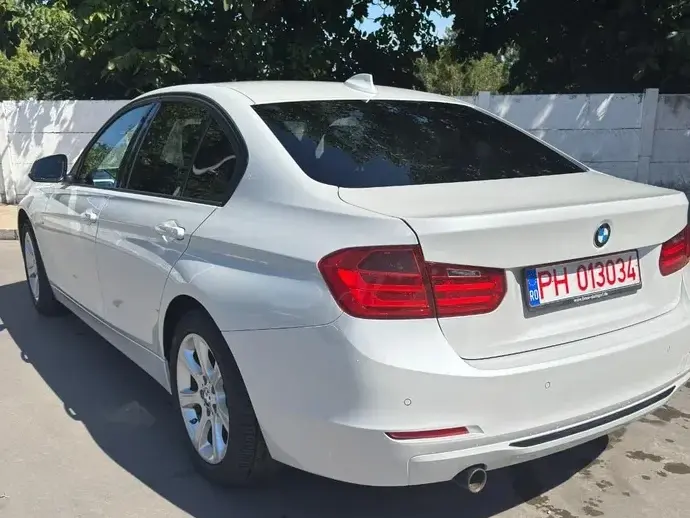 BMW Seria 3 F30/F31/F34 318d Blue Performance Sport Line