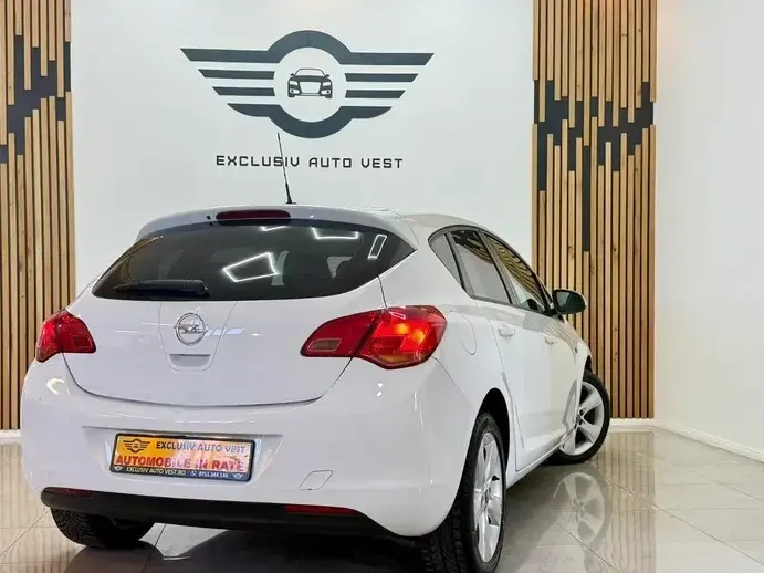 Opel Astra J