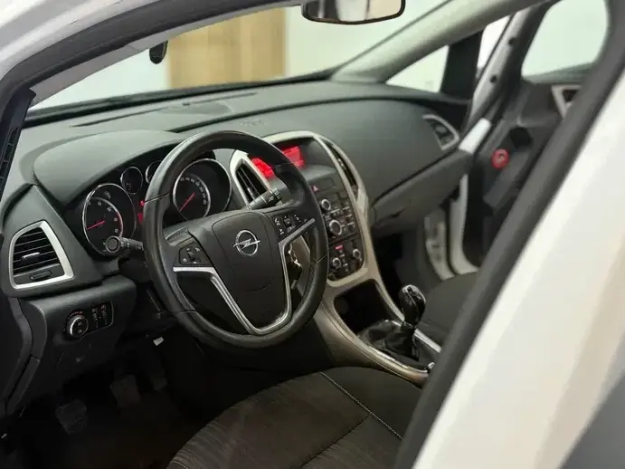 Opel Astra J