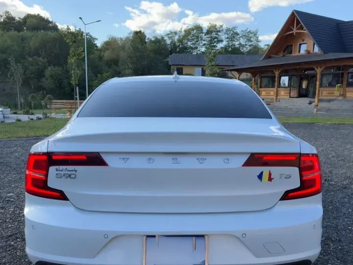 Volvo S90 T5 Momentum