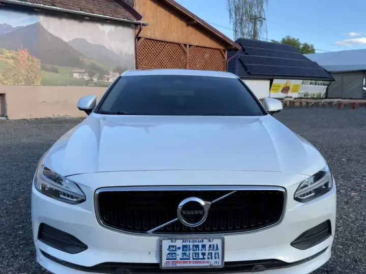 Volvo S90 T5 Momentum