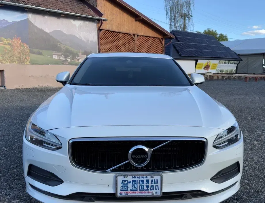 Volvo S90 T5 Momentum — imagine 2