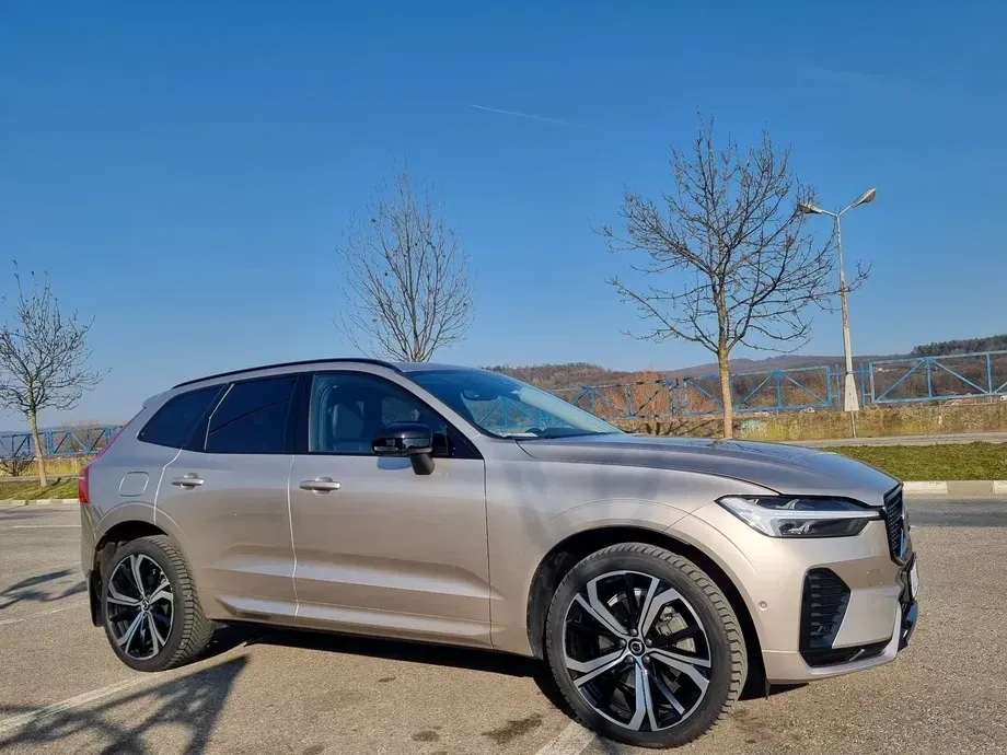 Volvo XC 60 II B4 B Plus Dark — imagine 2