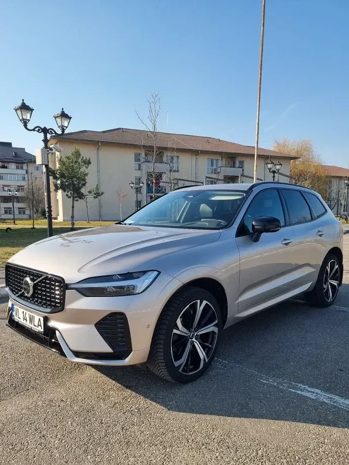 Volvo XC 60 II B4 B Plus Dark — imagine 3