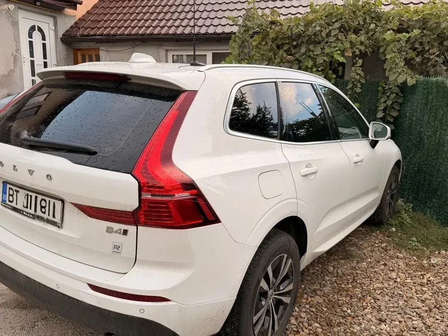Volvo XC 60 II B4 MHEV R-Design — imagine 3