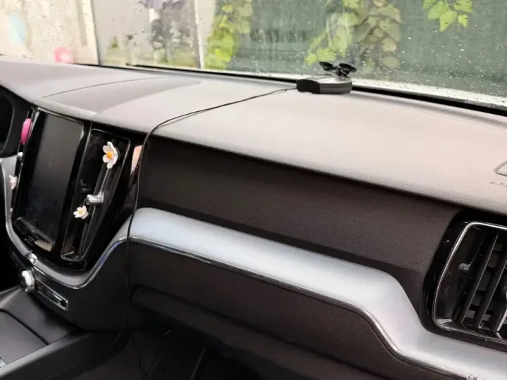 Volvo XC 60 II B4 MHEV R-Design