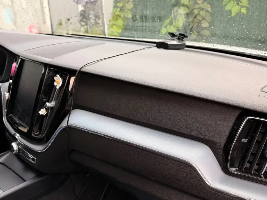 Volvo XC 60 II B4 MHEV R-Design — imagine 5