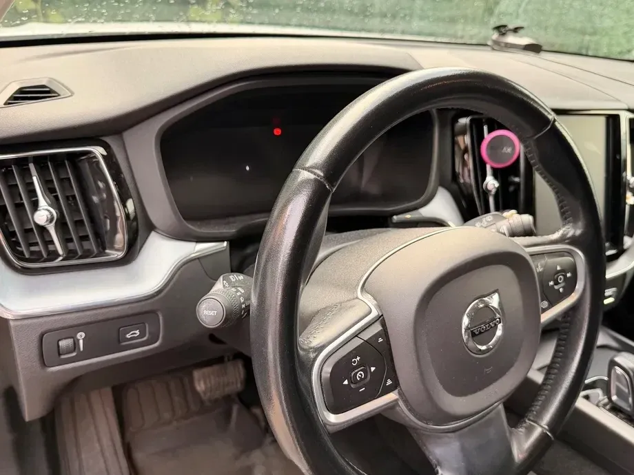 Volvo XC 60 II B4 MHEV R-Design — imagine 6