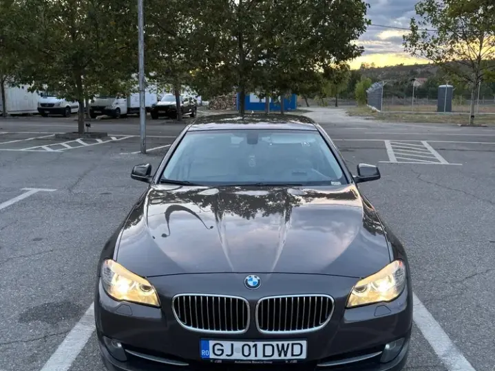 BMW Seria 5 F10/F11/F07 [2010 - 2017] 520d Aut. Luxury Line