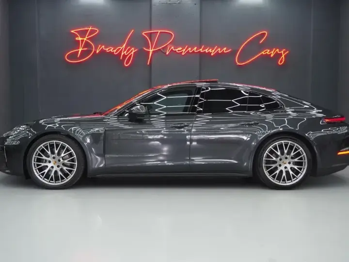 Porsche Panamera 4