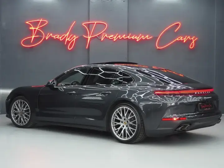 Porsche Panamera 4