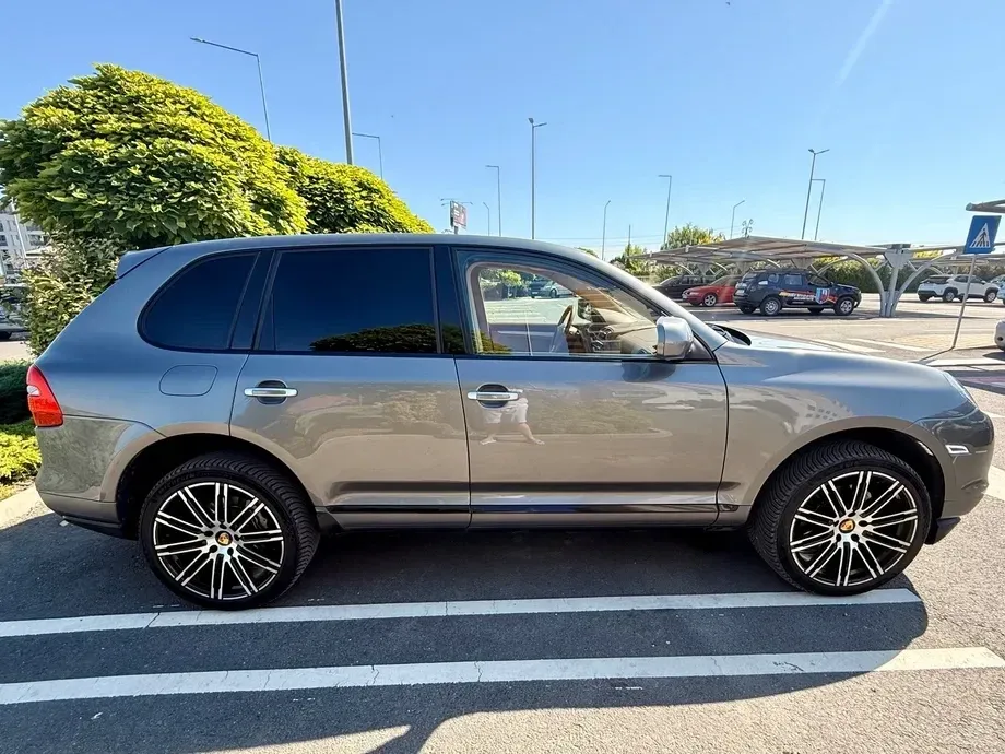 Porsche Cayenne — imagine 3