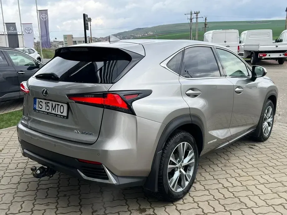 Lexus NX 300h AWD Executive Plus — imagine 3