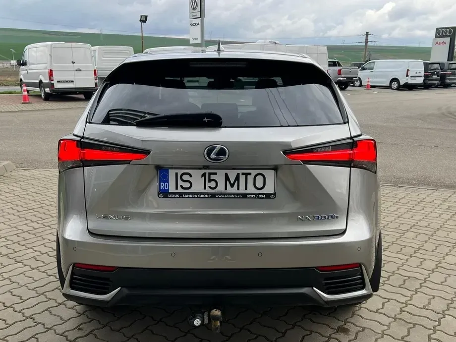 Lexus NX 300h AWD Executive Plus — imagine 4