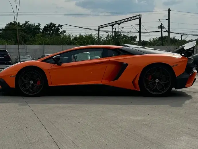 Lamborghini Aventador LP 700-4