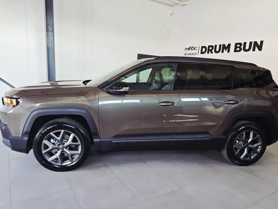 Jeep Compass 1.2 e-Hybrid DCT6 First Edition — imagine 5