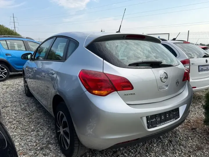 Opel Astra J 1.6