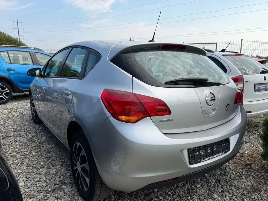 Opel Astra J 1.6 — imagine 3
