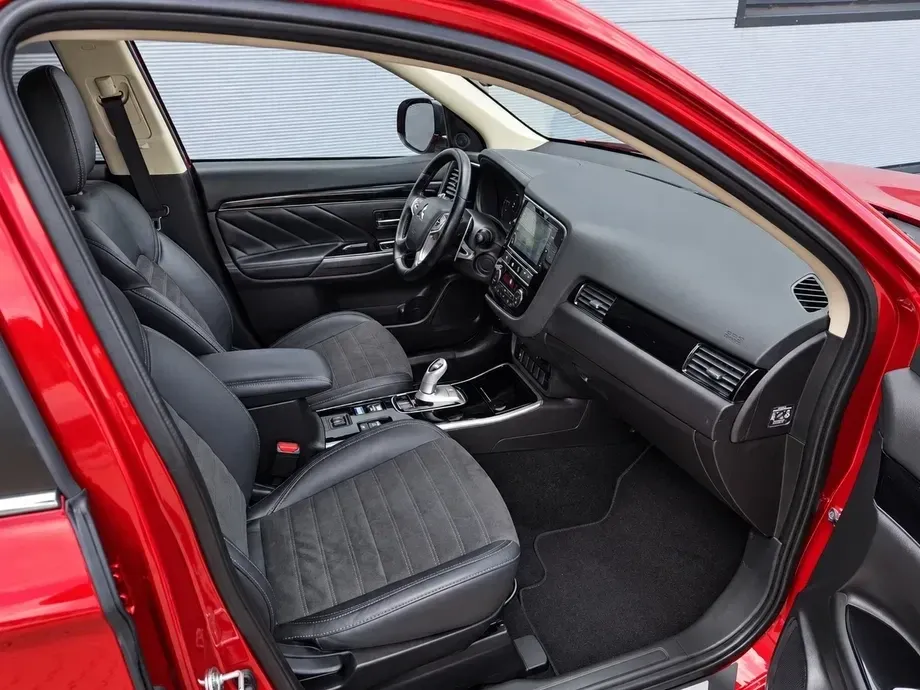 Mitsubishi Outlander 2.4 4WD Diamant+ — imagine 3