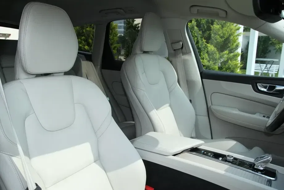 Volvo XC 60 B4 MHEV Inscription — imagine 4