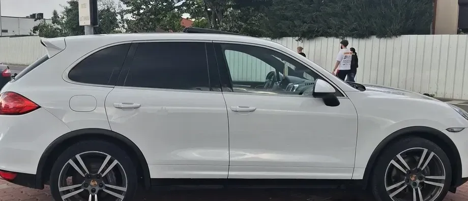 Porsche Cayenne — imagine 3