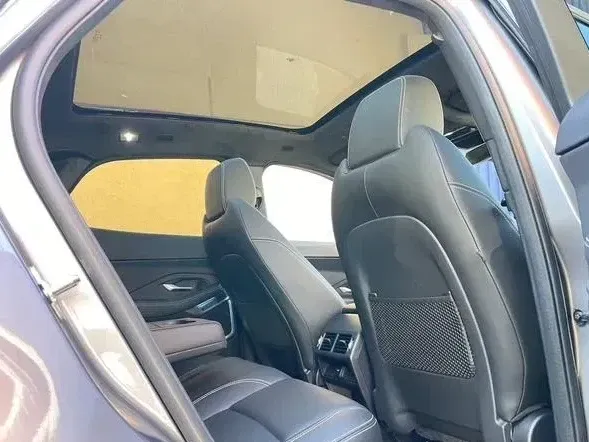 Jaguar E-Pace P200 AWD R-Dynamic Black — imagine 3
