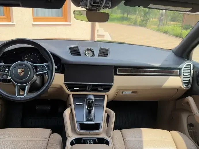 Porsche Cayenne Standard