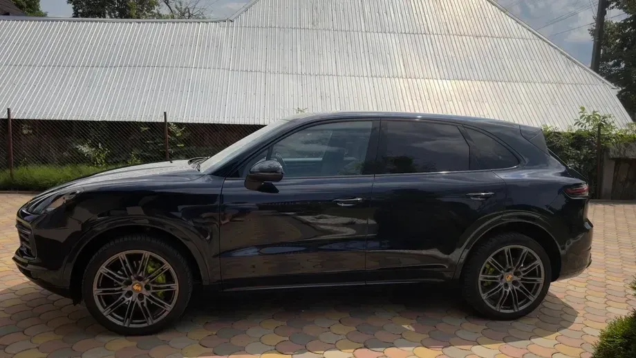Porsche Cayenne Standard — imagine 2