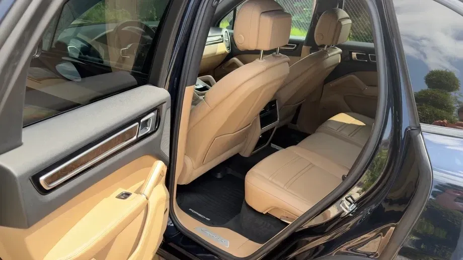 Porsche Cayenne Standard — imagine 4