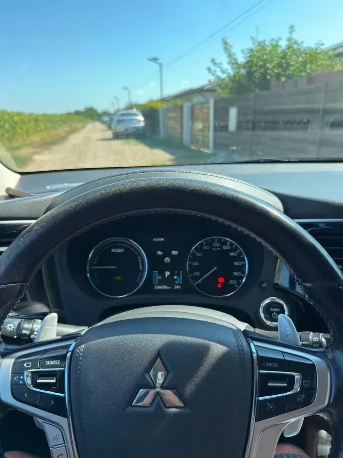 Mitsubishi Outlander III 2.0 4WD Top — imagine 2