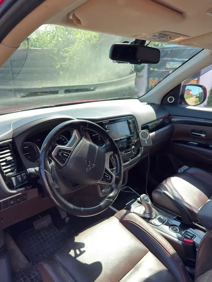 Mitsubishi Outlander III 2.0 4WD Top — imagine 5