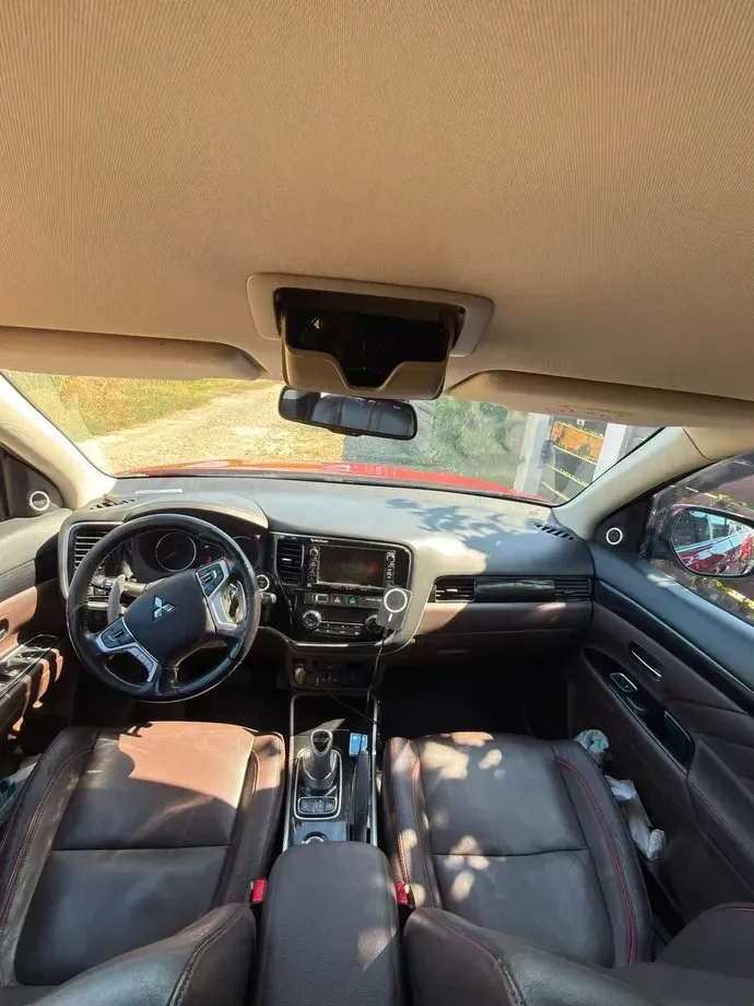 Mitsubishi Outlander III 2.0 4WD Top — imagine 3