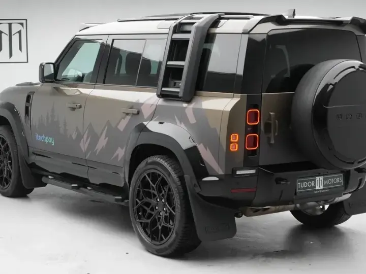 Land Rover Defender 110 3.0D 250 MHEV Hard Top SE
