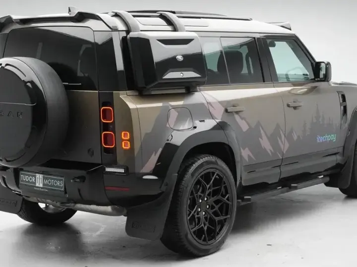 Land Rover Defender 110 3.0D 250 MHEV Hard Top SE
