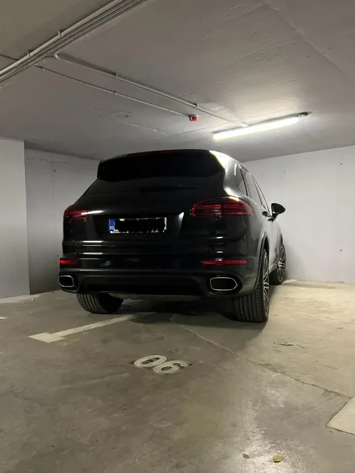 Porsche Cayenne — imagine 3
