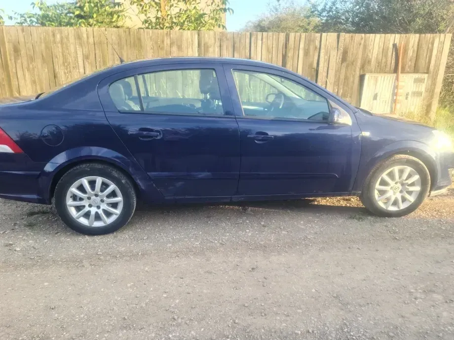 Opel Astra H 1.6 Enjoy — imagine 2