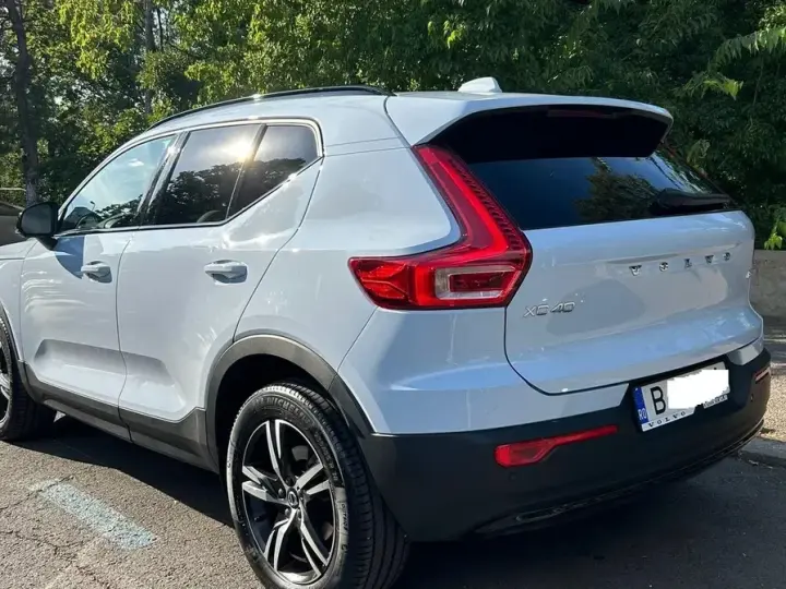 Volvo XC 40 B3 AT FWD MHEV Plus Dark