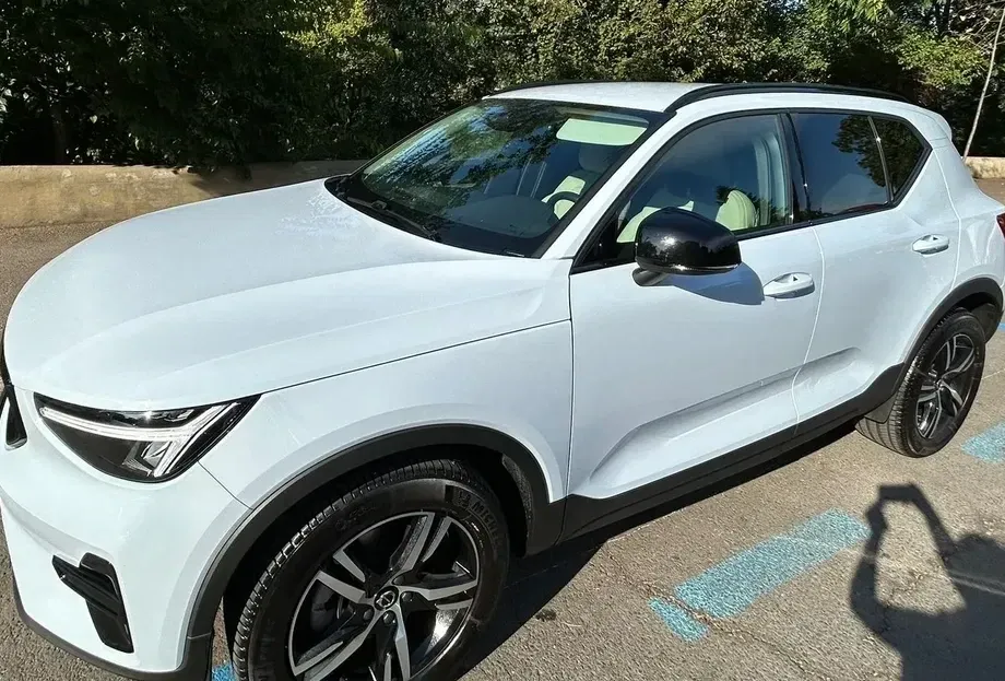 Volvo XC 40 B3 AT FWD MHEV Plus Dark — imagine 6