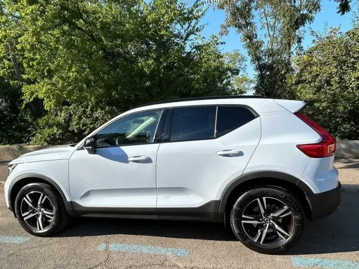 Volvo XC 40 B3 AT FWD MHEV Plus Dark