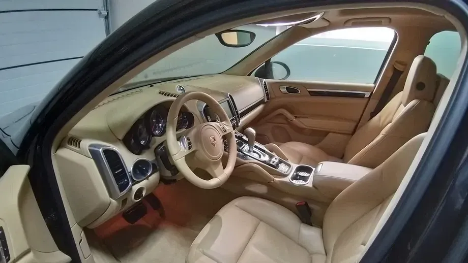 Porsche Cayenne — imagine 3