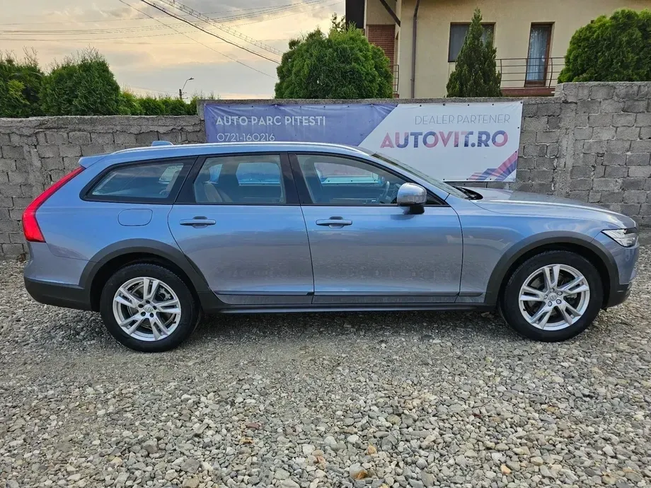 Volvo V90 D4 AWD Geartronic Pro — imagine 2