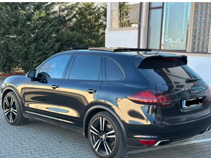 Porsche Cayenne Platinum Edition